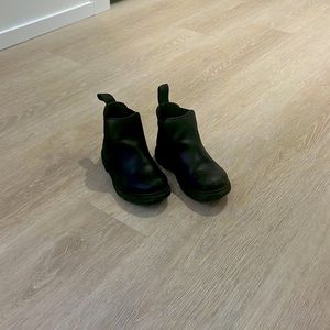 Native Kensington Treklite boots in black size C11